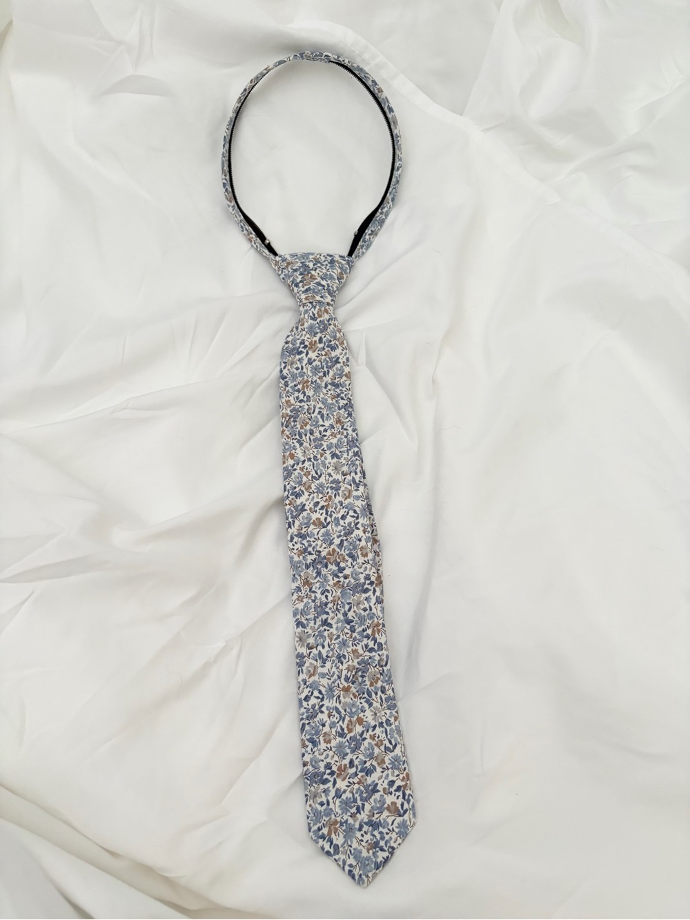 Floral Pattern Pre-Tied Neck Tie in Blue and Cream
